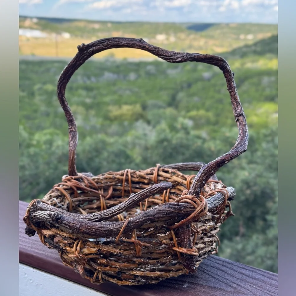 Witchcraft Inspired Twisted Sticks Basket‎
